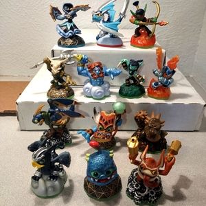 Skylanders lot of 13